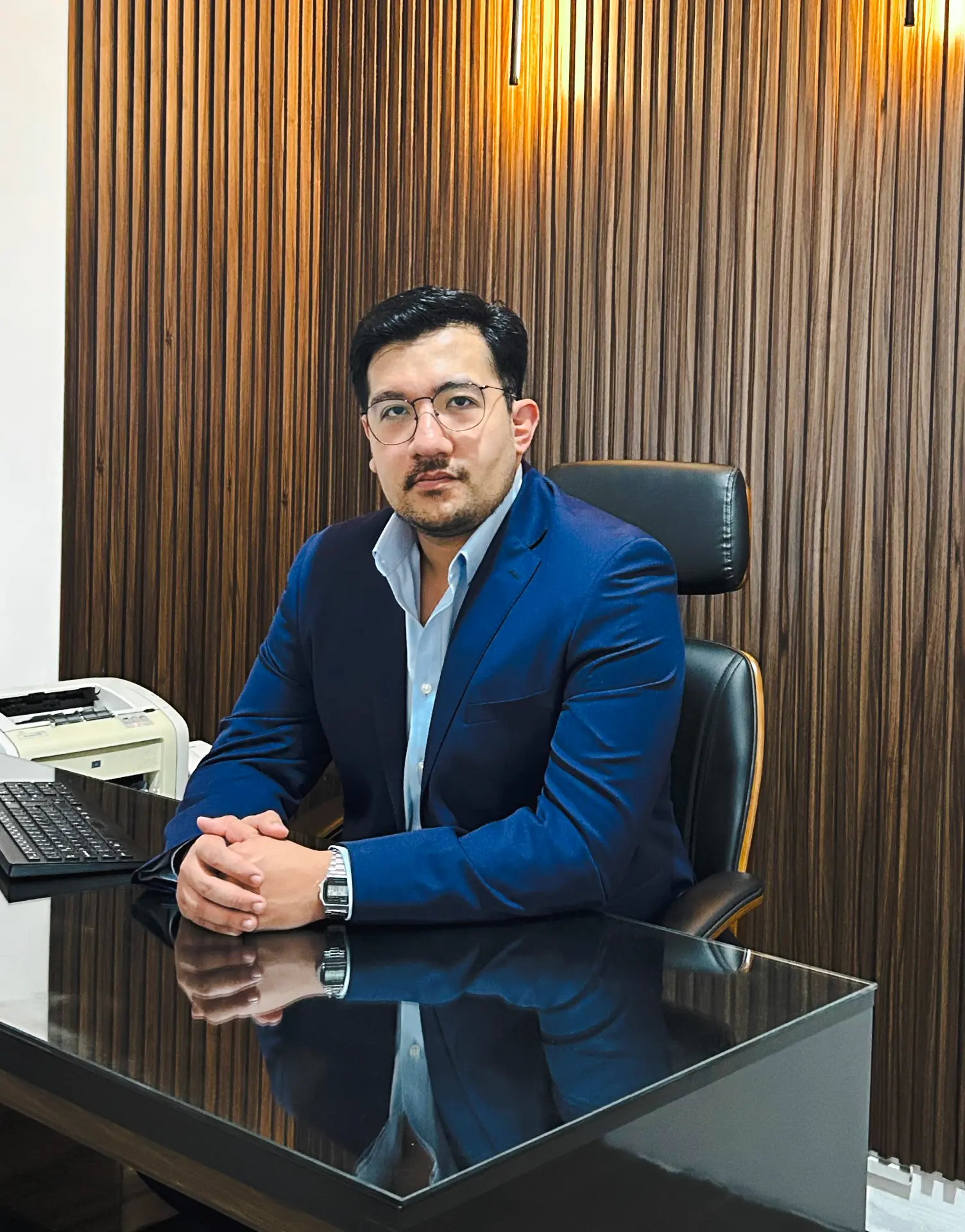 Dr. Daniel Alcalá, cirujano oncólogo certificado, en su consultorio en Zapopan, Jalisco